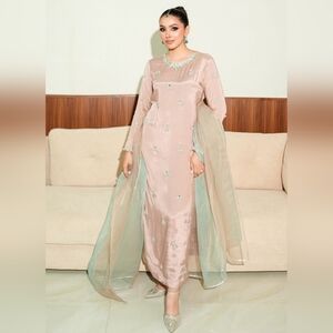 PRICE FIRM NWT Raw Silk 3 Piece Kurta Set Size Medium